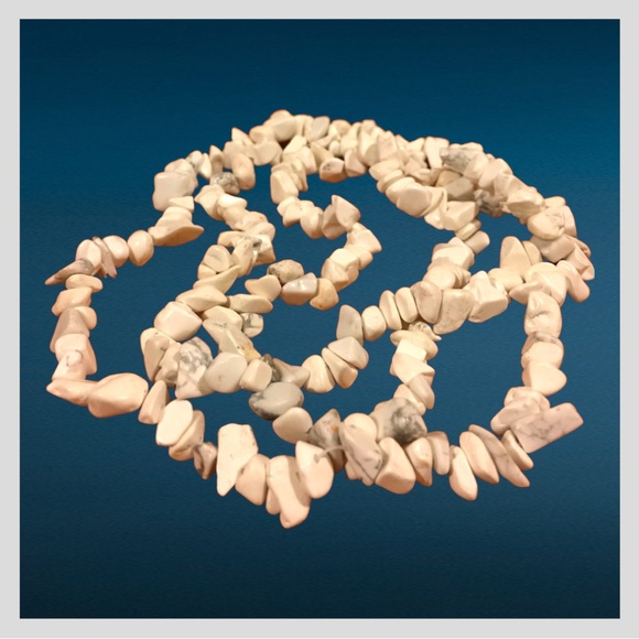 Jewelry - White Magnesium Stone Chip Necklace